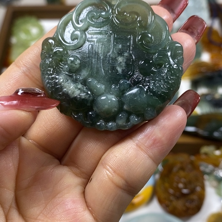 蛇纹石玉未镶嵌吊坠