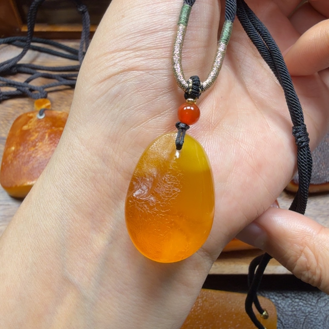 未镶嵌吊坠(赠链)琥珀