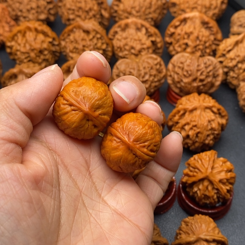 【闪购商品】文玩核桃把件锦鲤