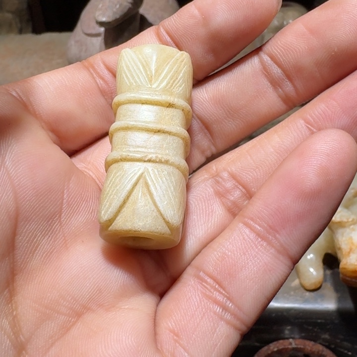 和田玉（糖玉）颈饰未镶嵌满**情