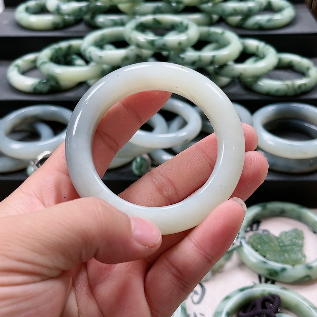 【闪购商品】未镶嵌岫玉手镯幸**香