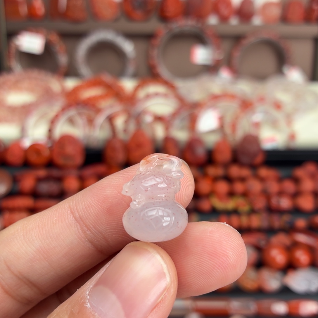 南红玛瑙未镶嵌颈饰葫芦吊坠