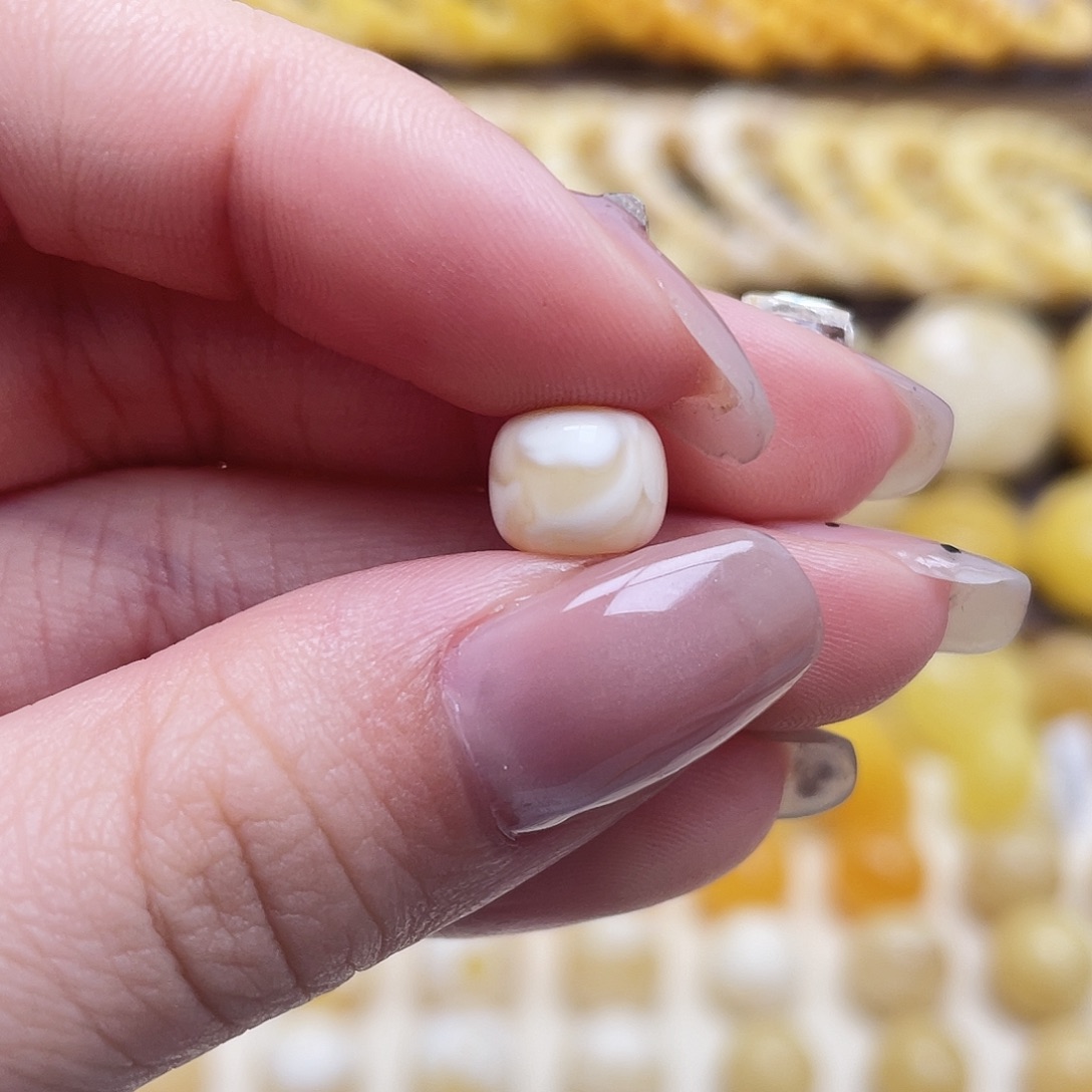 琥珀未镶嵌裸石8.8*7.4mm老型瑕