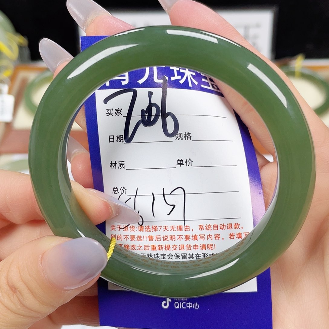 和田玉手镯未镶嵌