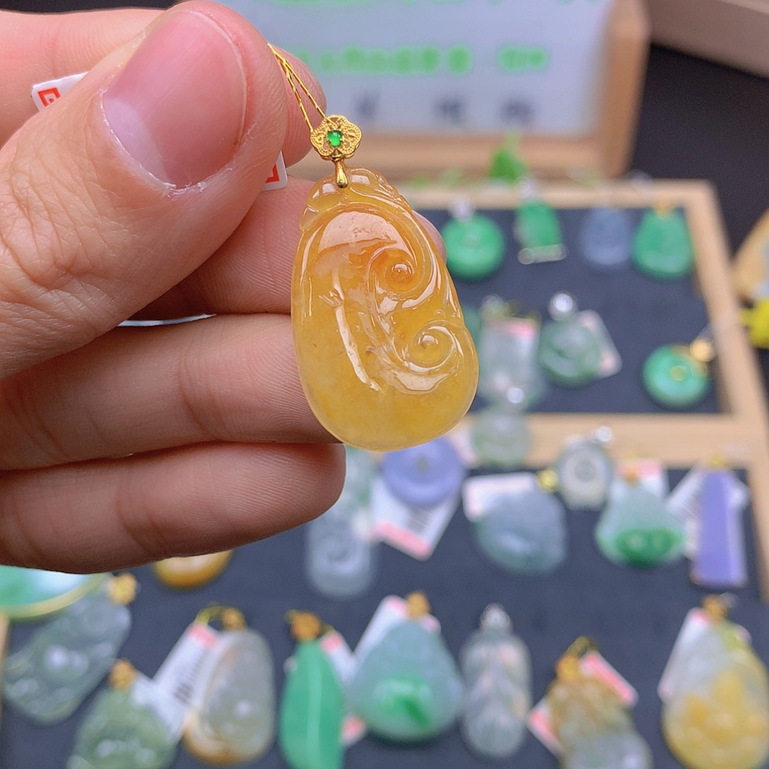 翡翠颈饰18K金镶嵌翡翠