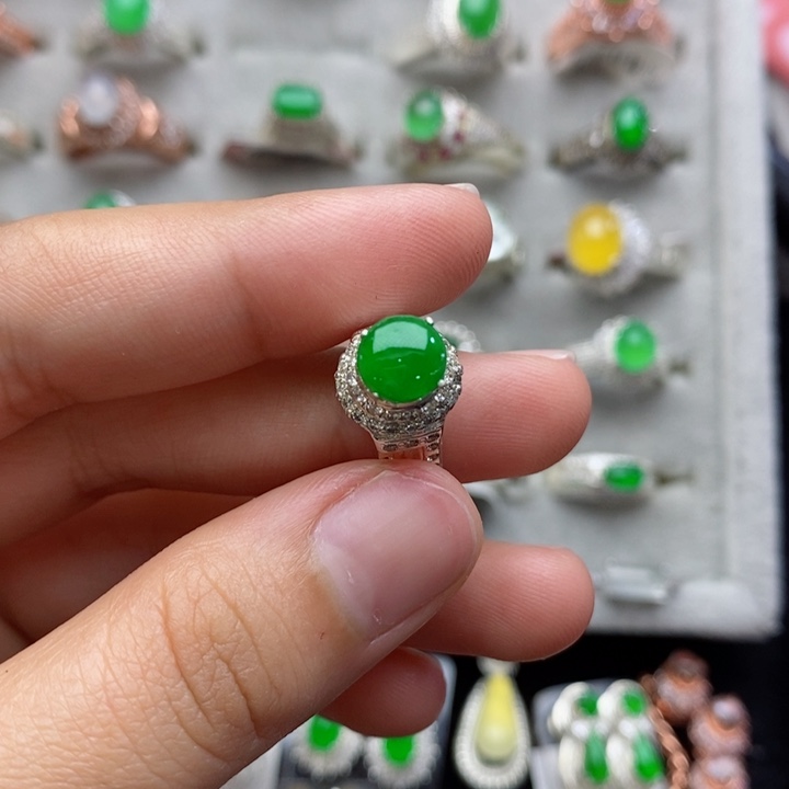 翡翠戒指未镶嵌蛋面