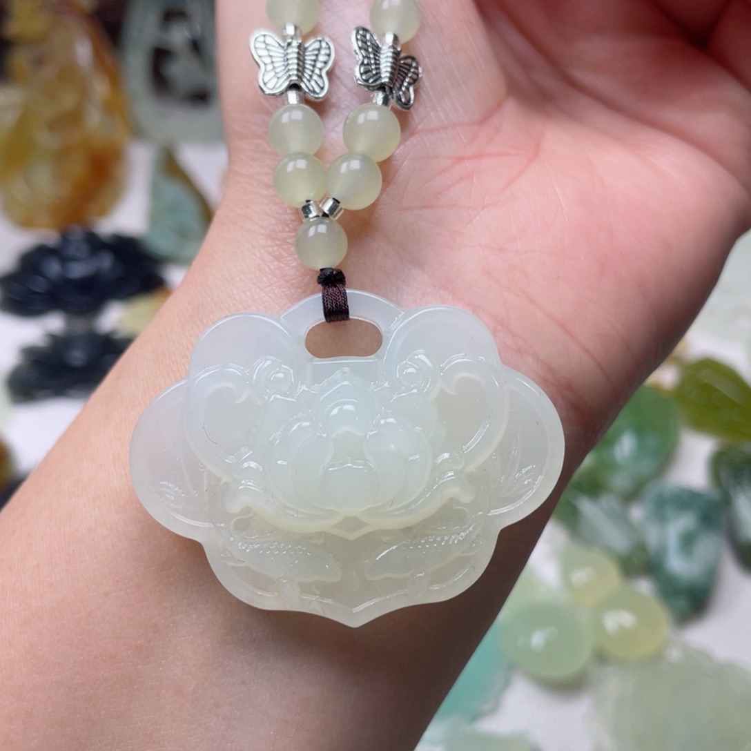 蛇纹石玉颈饰未镶嵌