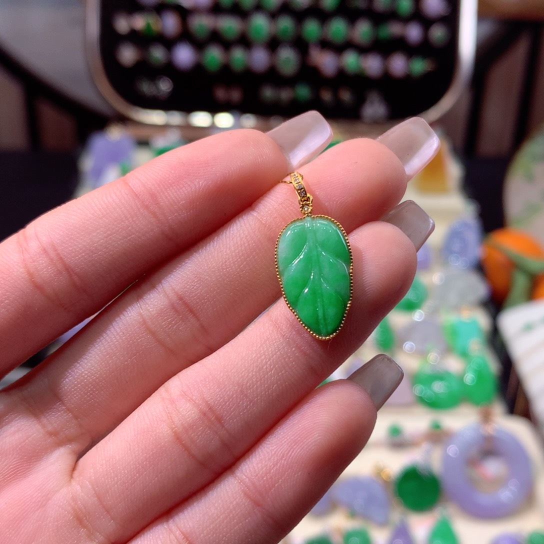 翡翠颈饰18K金镶嵌翡翠