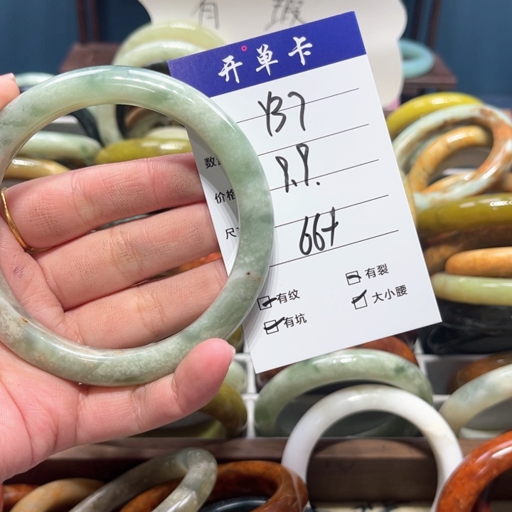 蛇纹石玉手镯未镶嵌金***奇