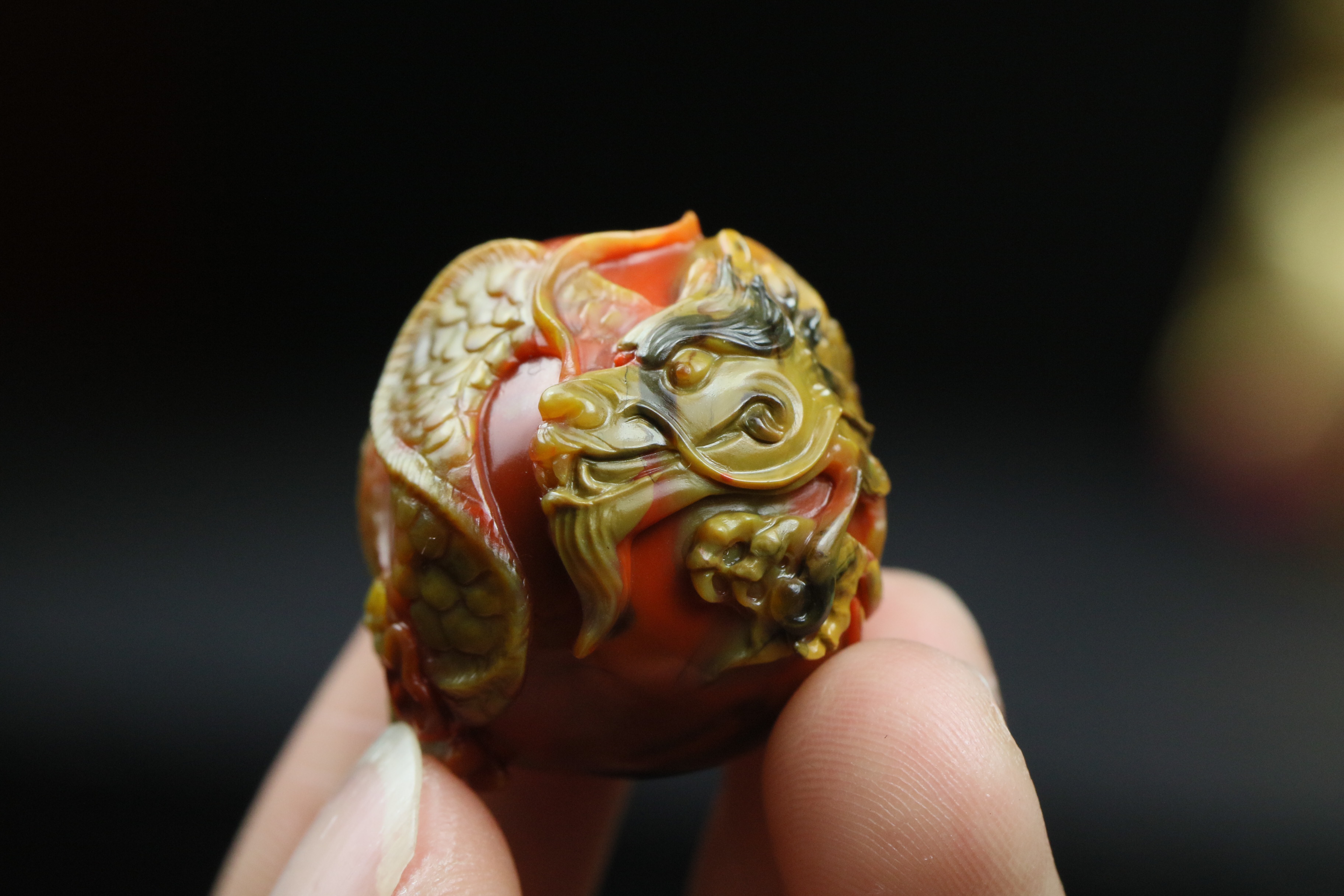 精品包浆南红·昭通巧家黄皮包浆南红龙行天下大老型23×21mm