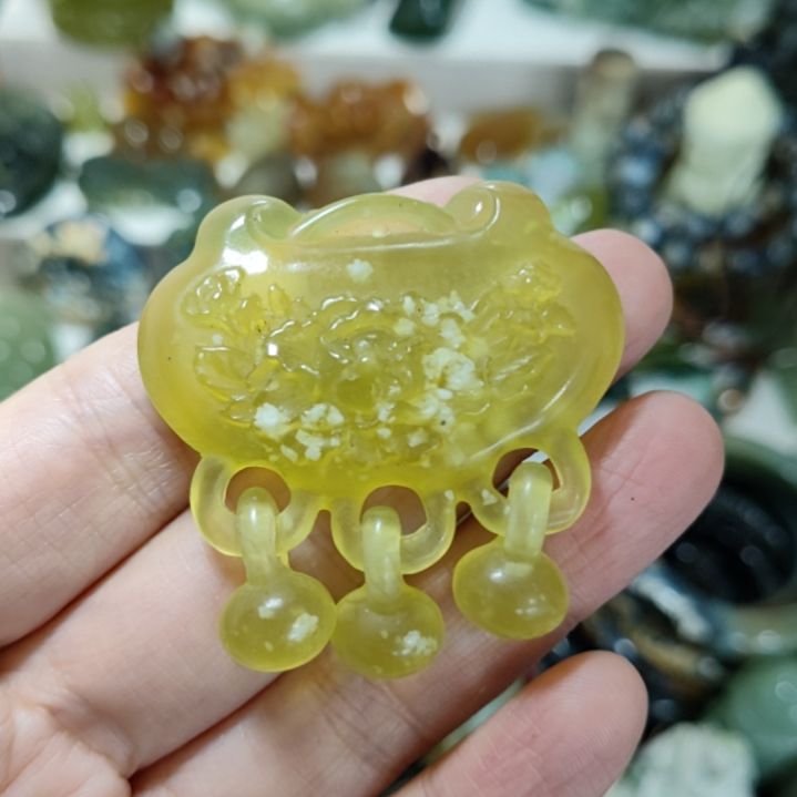 岫玉未镶嵌挂坠款式