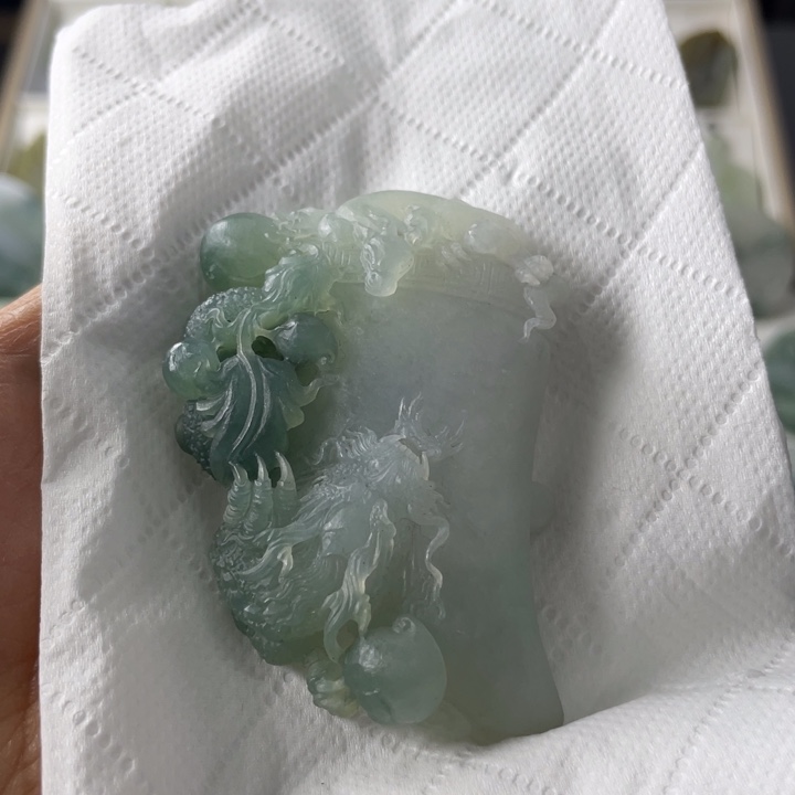 定制翡翠未镶嵌龙牙 毛货 无鉴赏期