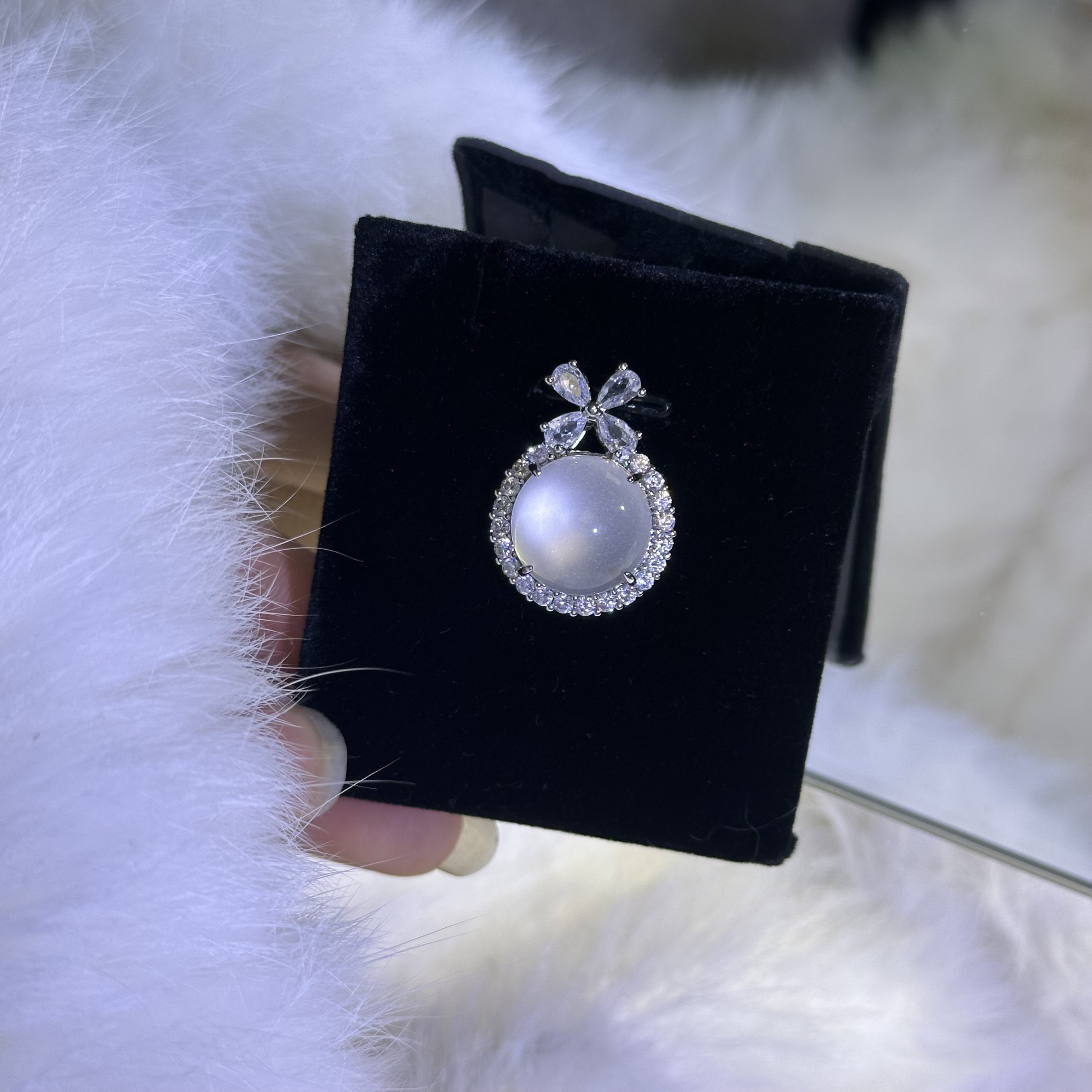 铜合金锆石吊坠 在逃公主鸽子蛋吊坠