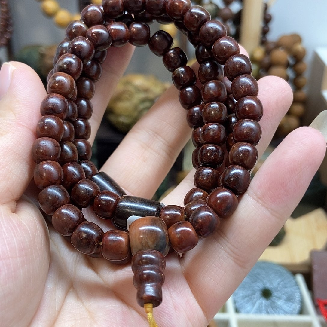 岫岩河磨玉（透闪石质玉）手串未镶嵌人**戏