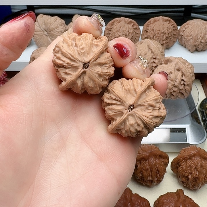 文玩核桃吊坠盛****36全品桃心桩金牛