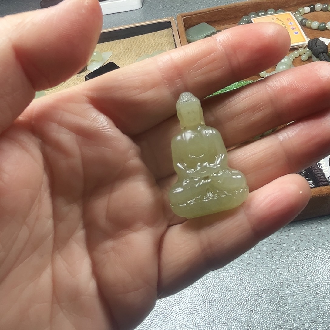 用***儿和田玉未镶嵌挂件