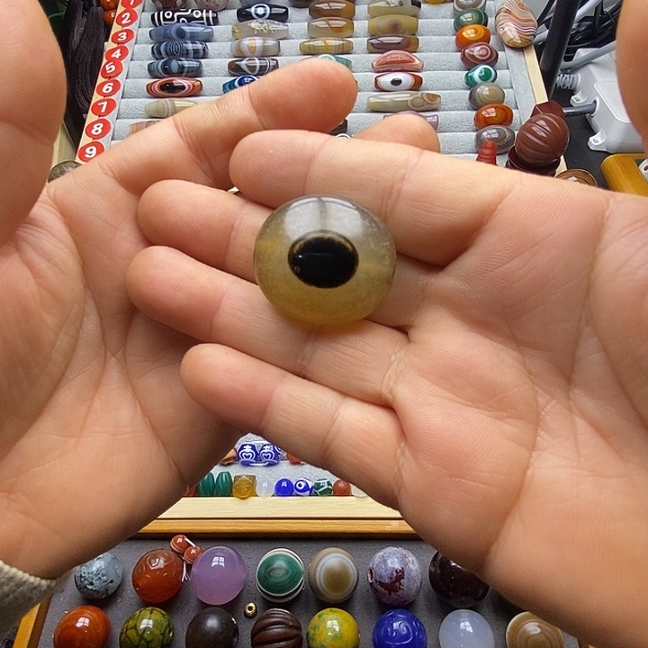 善***果玛瑙/玉髓未镶嵌颈饰