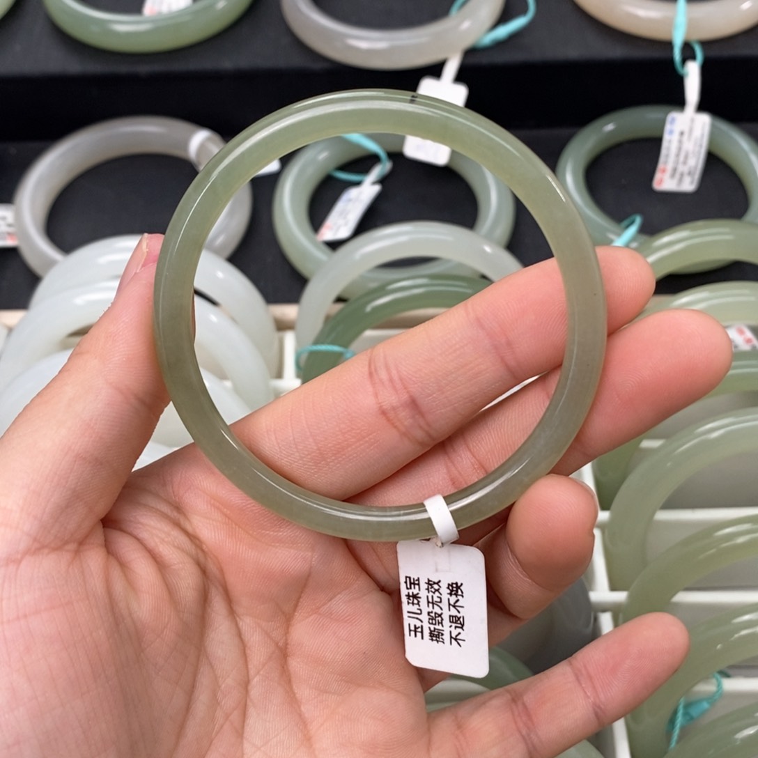 和田玉手镯未镶嵌57.58