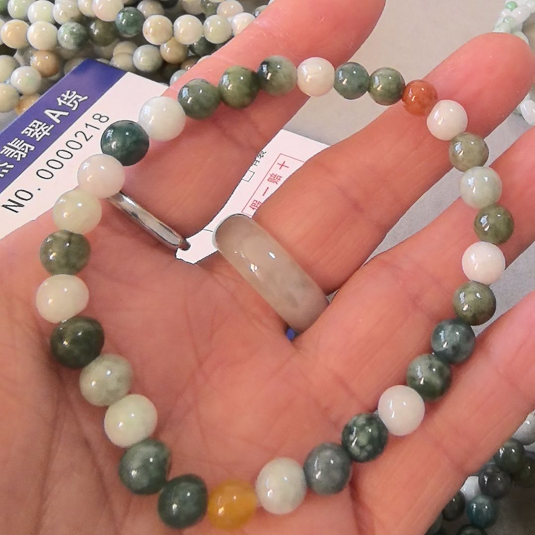 翡翠颈饰未镶嵌手串