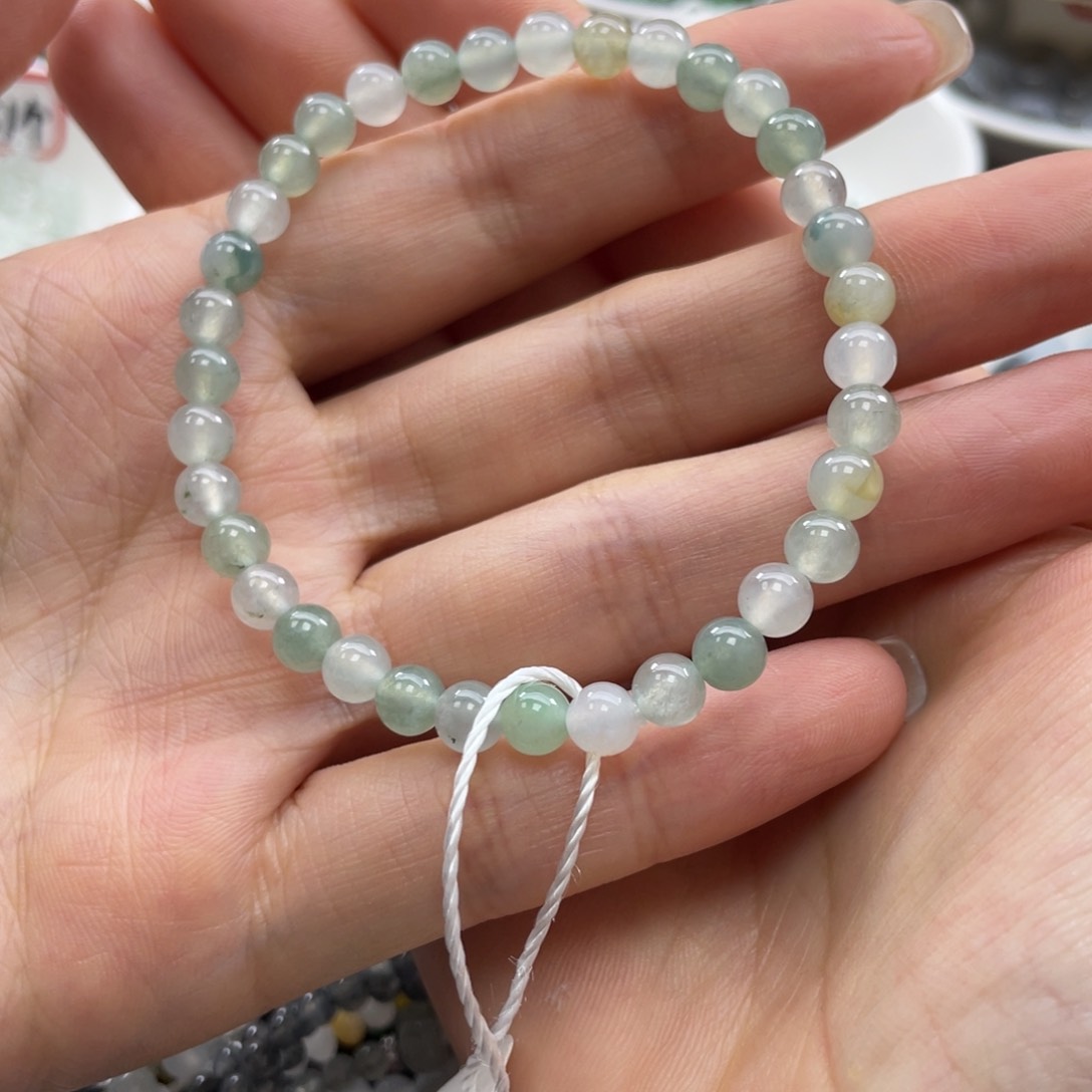 翡翠未镶嵌颈饰卡5.4