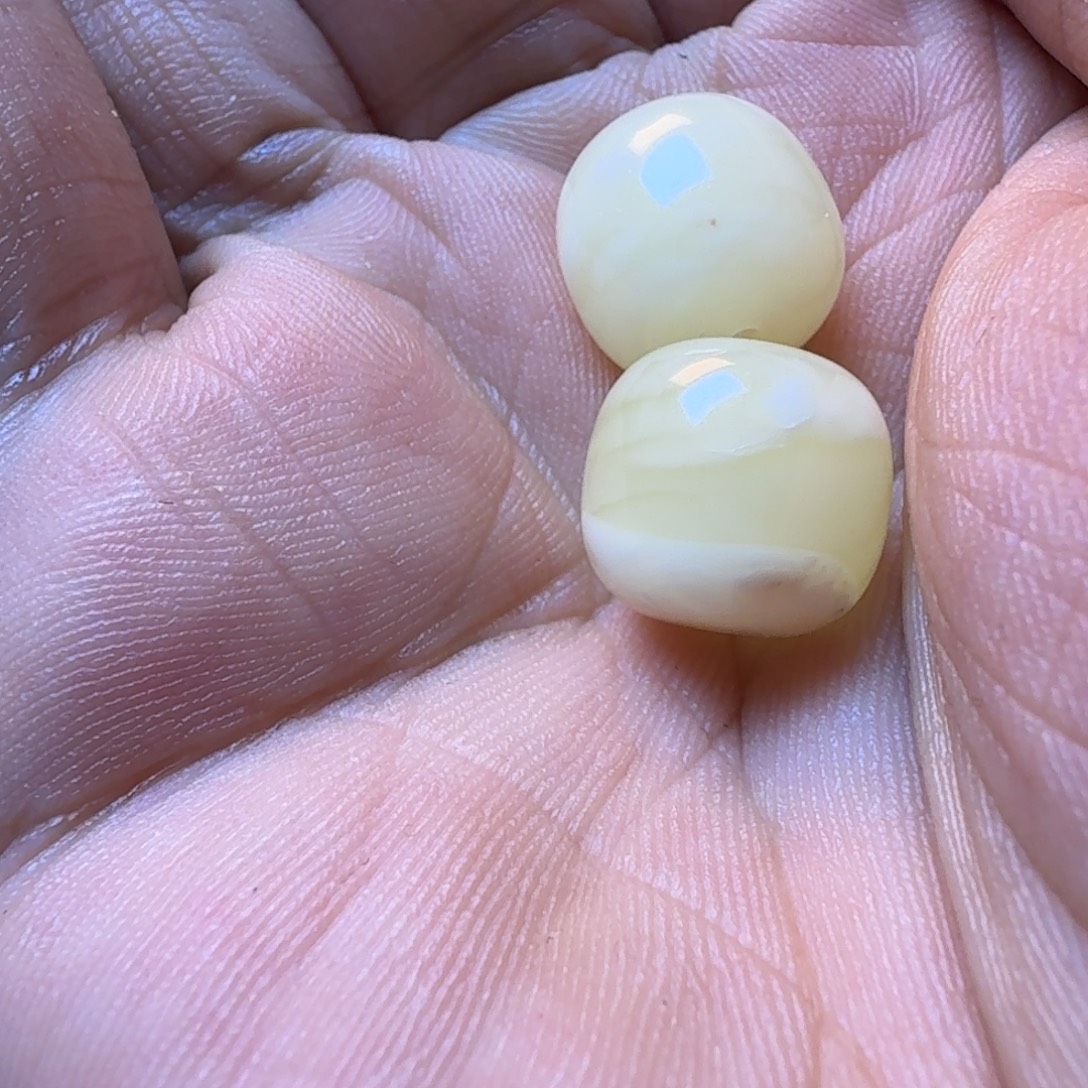 侯***）蜜蜡未镶嵌珠宝奇石