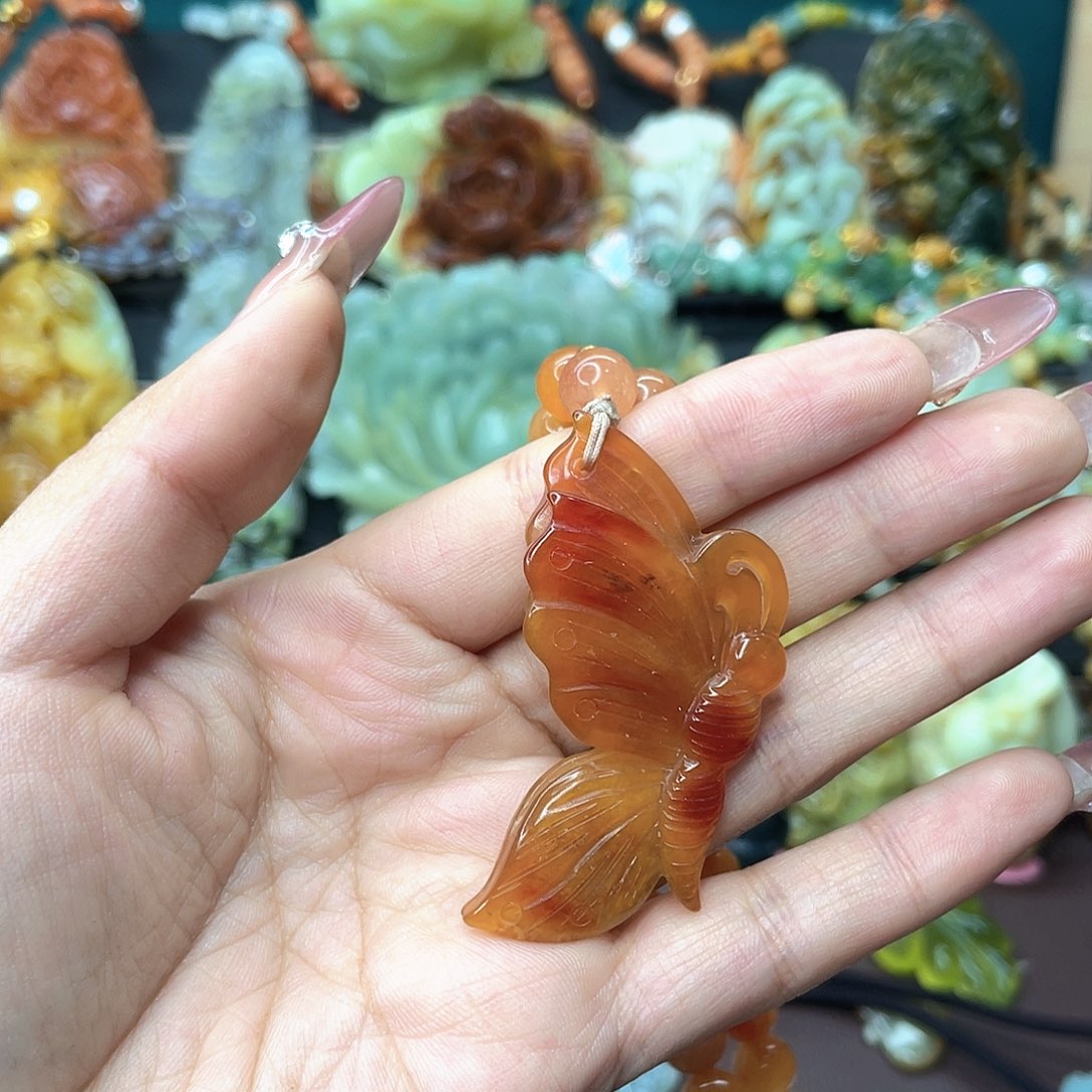 蛇纹石玉颈饰未镶嵌