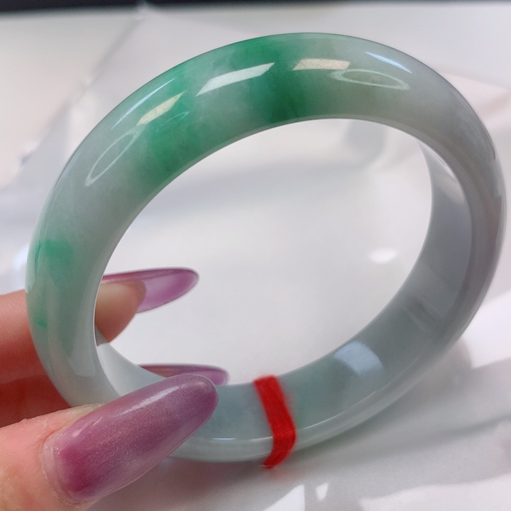 翡翠手镯未镶嵌55圈