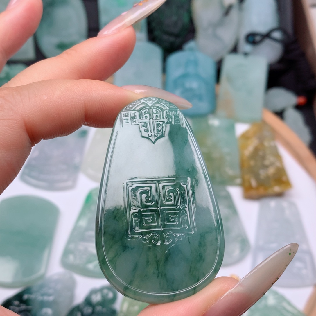 【闪购商品】翡翠颈饰未镶嵌周冰绿仿古无事牌