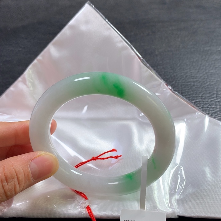 翡翠未镶嵌手镯（圆镯）56圈