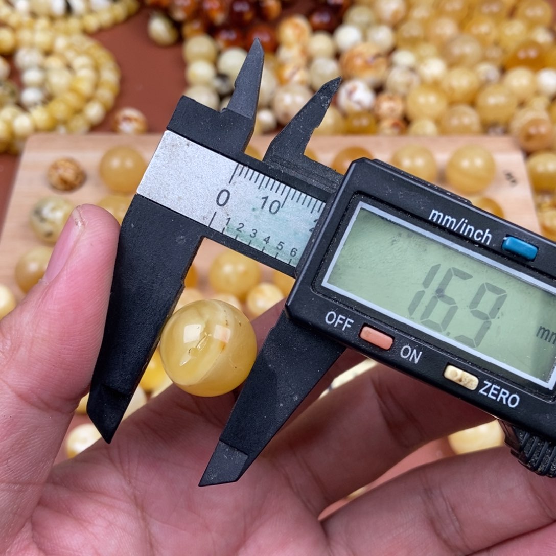 蜜蜡裸石未镶嵌大瑕疵05