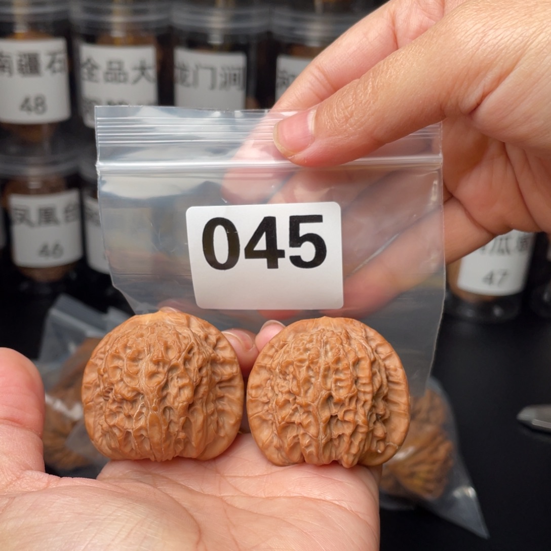 文玩核桃把件41血麒麟