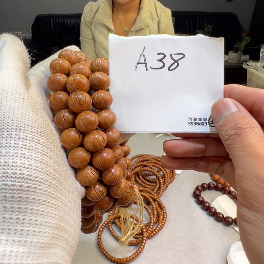 煇***.手串紫金鼠A38——————-