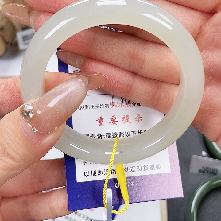 和田玉手镯未镶嵌