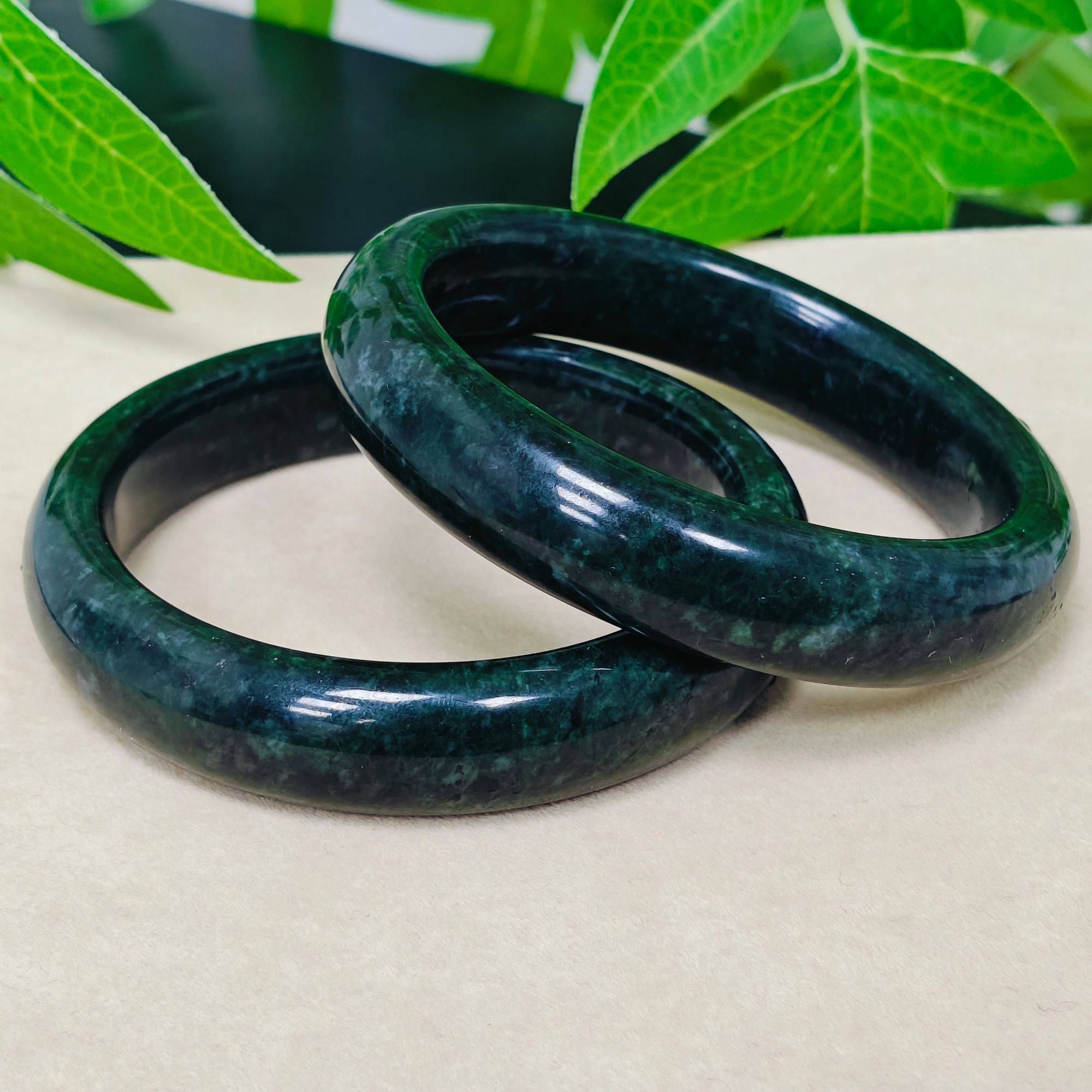 药王石蛇纹石玉玉石墨绿色手镯
