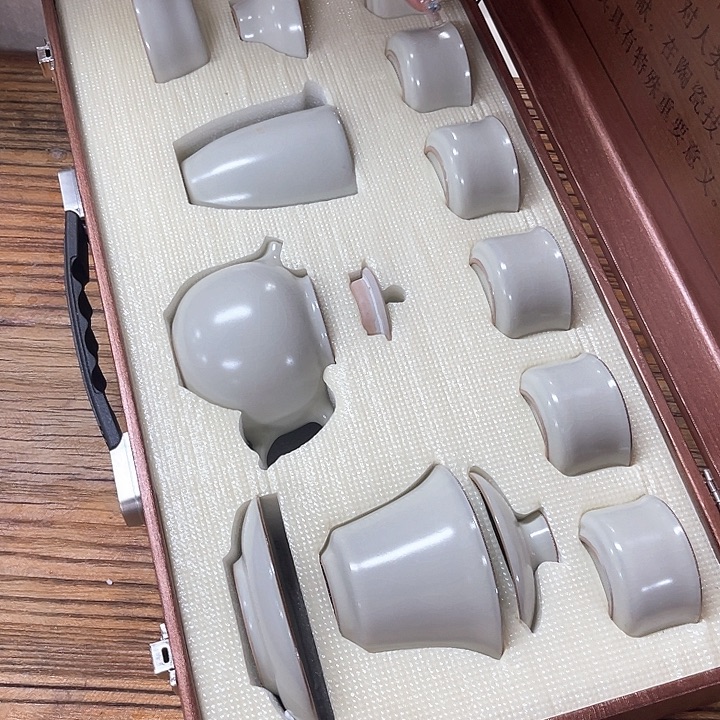 孤品茶具套装等。         