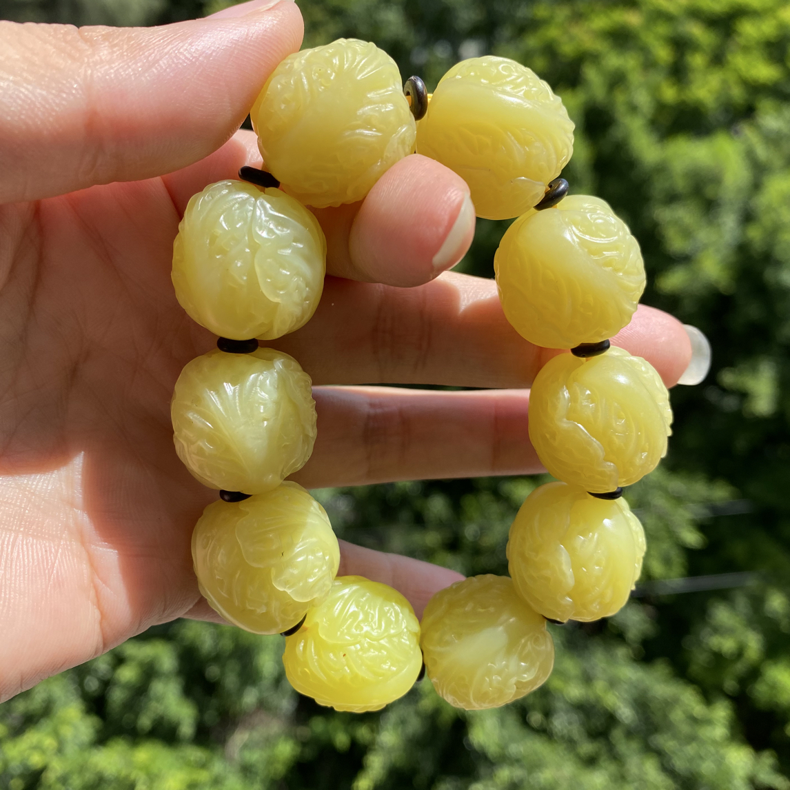 寿山石月尾绿纯天然色彩纯手工雕刻每颗都是手工雕刻