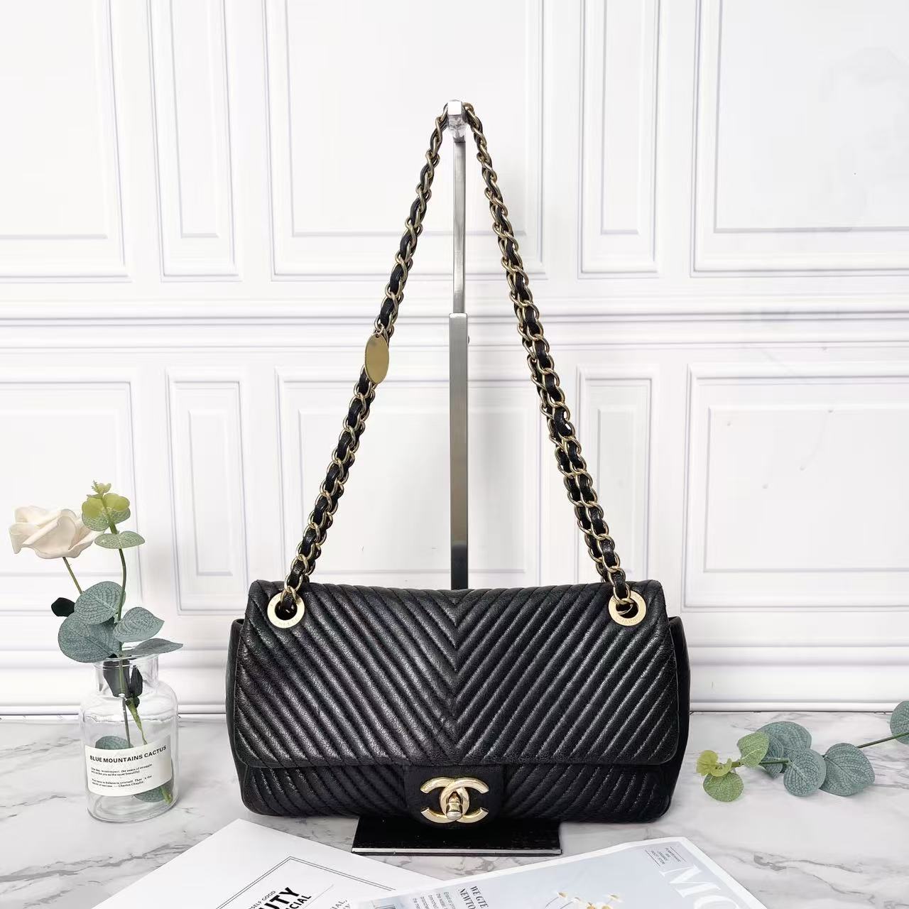 95新 Chanel/香奈儿 黑色羊皮V纹单肩包黑白