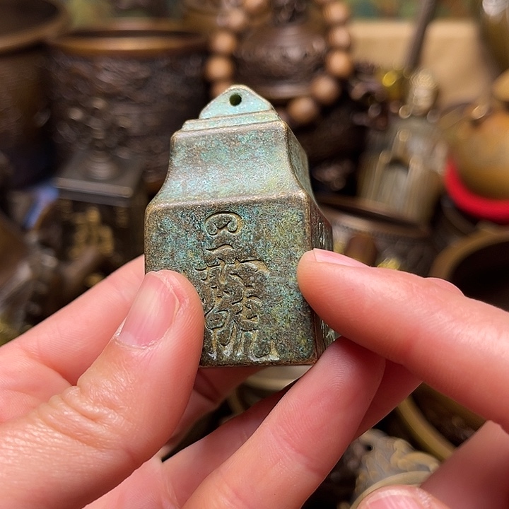 精美铜器批发档口