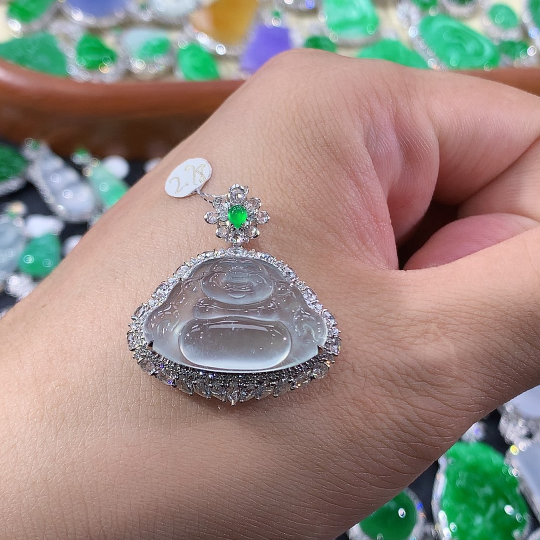 翡翠18K金镶嵌颈饰