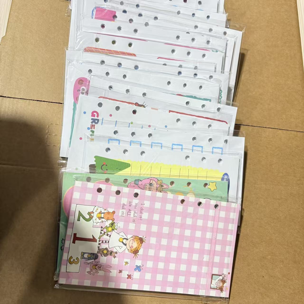 新款A6彩页替芯6孔可拆卸手账本替芯卡通可爱手帐内页替芯