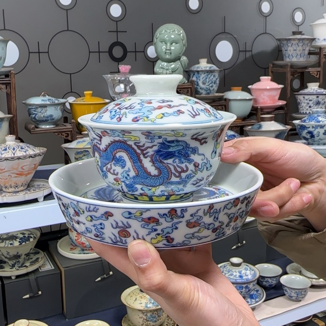 高温下的高温天气使人心情愉悦的