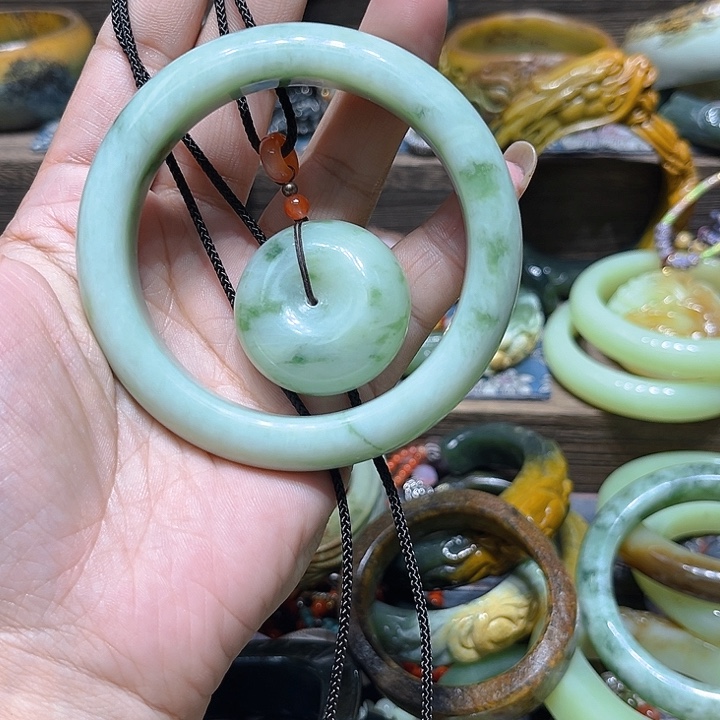 岫岩河磨玉（透闪石质玉）手镯未镶嵌四*?