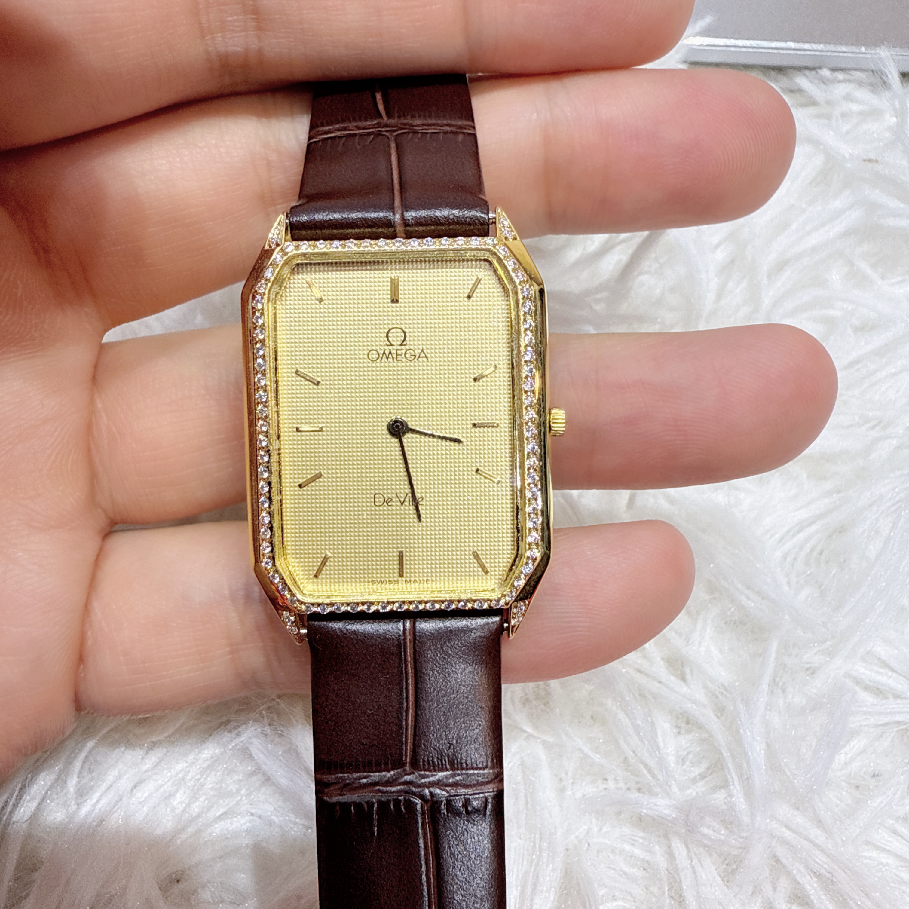 95新 Omega/欧米茄 石英表后镶钻盘25/25610399/yy