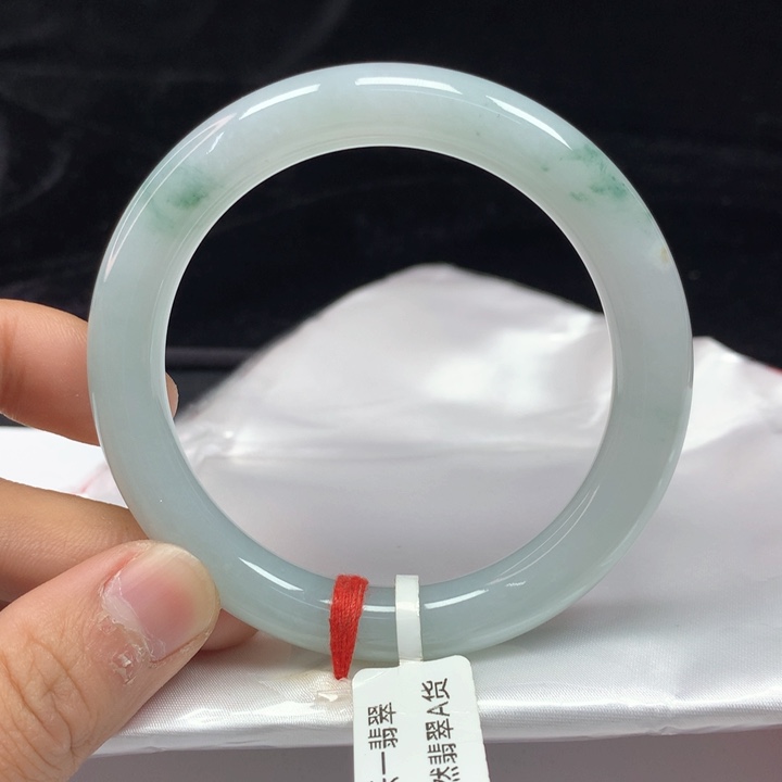 翡翠手镯（圆镯）未镶嵌56.7