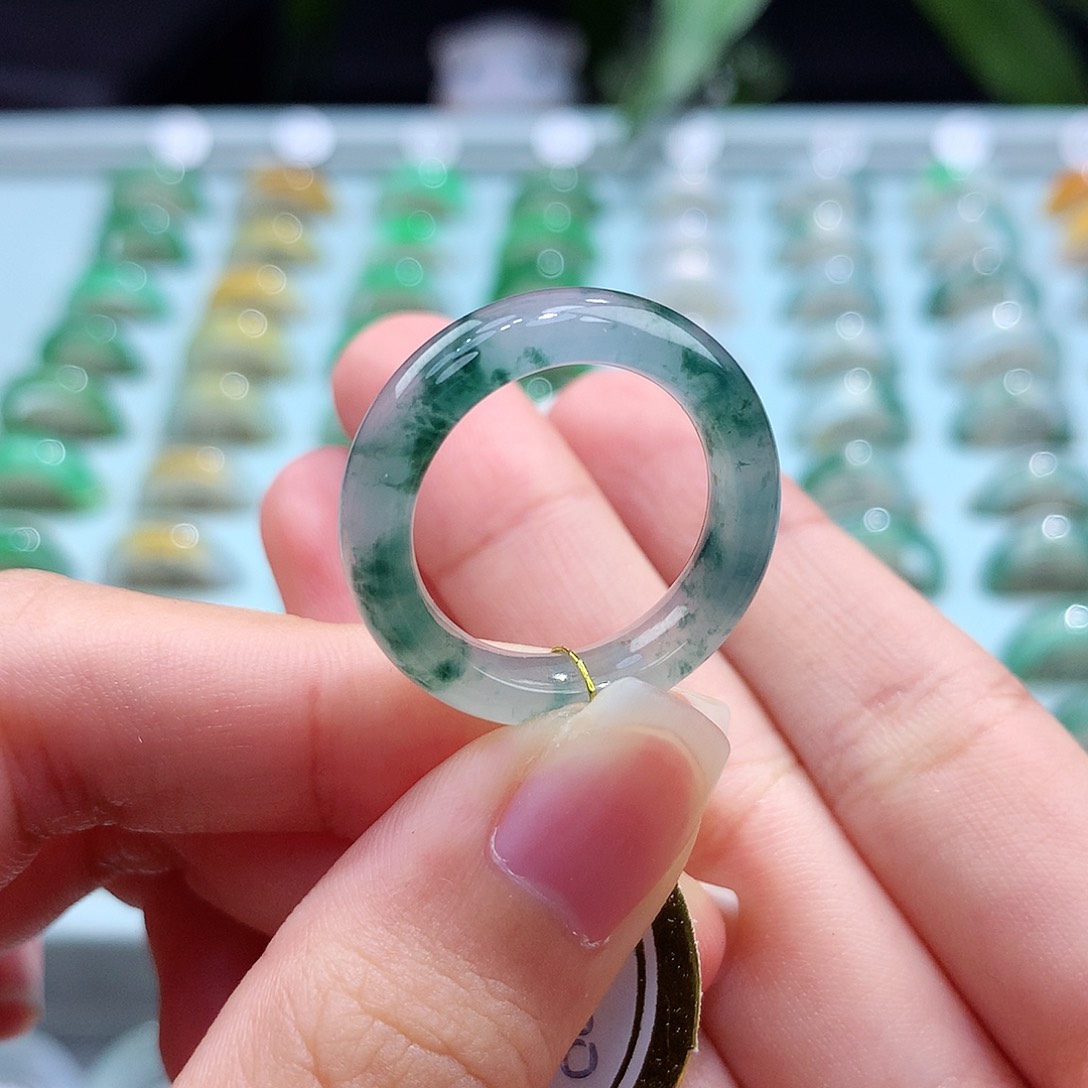 翡翠戒指未镶嵌17圈