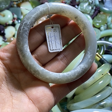 岫玉手镯未镶嵌56口径