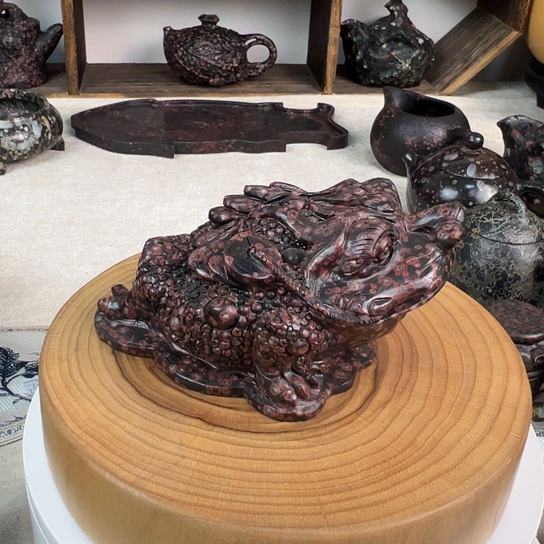梅花玉红梅金蟾茶摆件