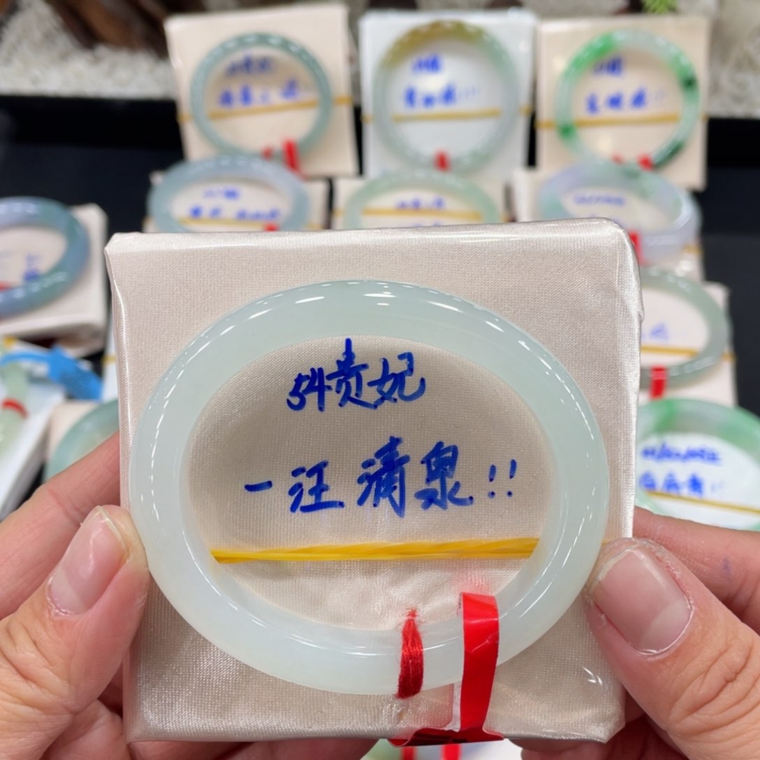翡翠手镯未镶嵌缅甸翡翠天然翡翠