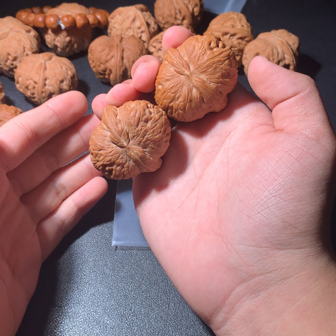 铝合金?文玩核桃