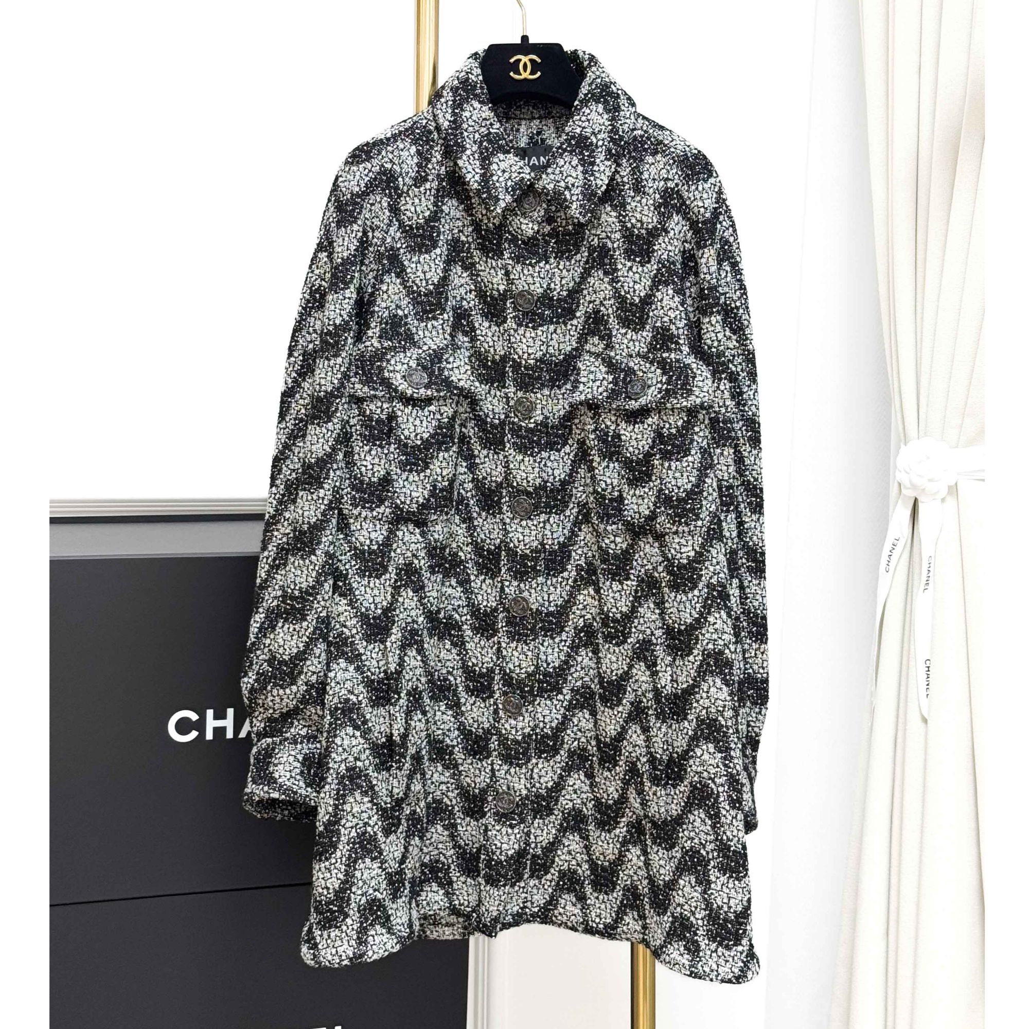99新 Chanel/香奈儿 38码21P黑色拼灰色波浪纹满亮片长款外套 